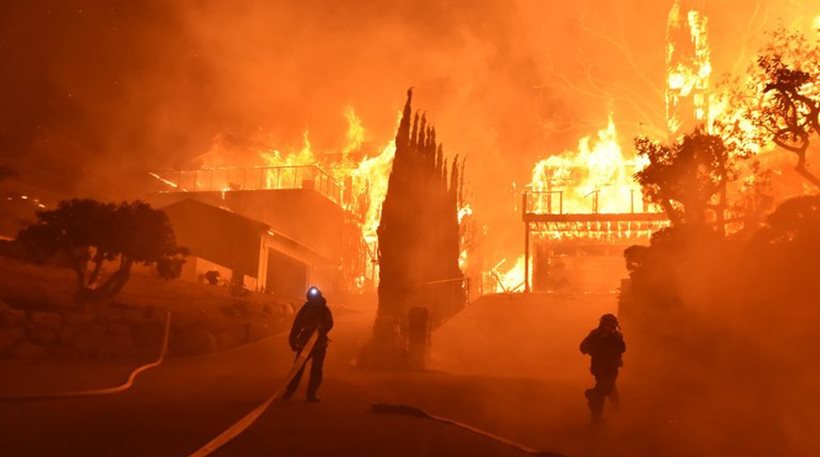 Καλιφόρνια: Οι φλόγες συνεχίζουν να καίνε τα πάντα στο πέρασμά τους