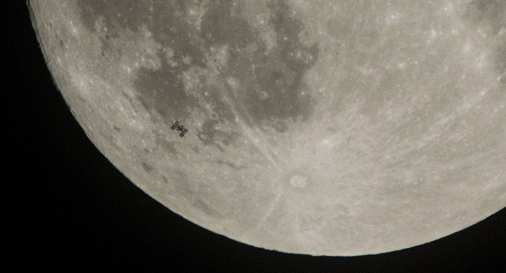 Βίντεο: Ο διεθνής διαστημικός σταθμός περνά μπροστά από τη Σελήνη