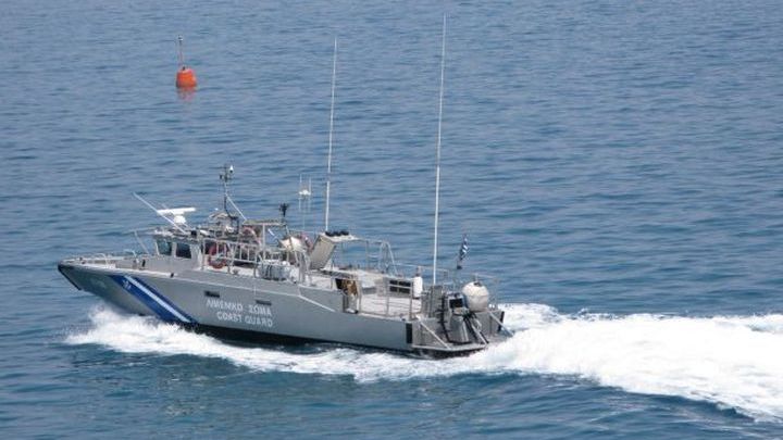 Καταδίωξη σκάφους με παράνομους μετανάστες από πλωτό του Λ.Σ. για να τους μεταφέρουν στην Σάμο
