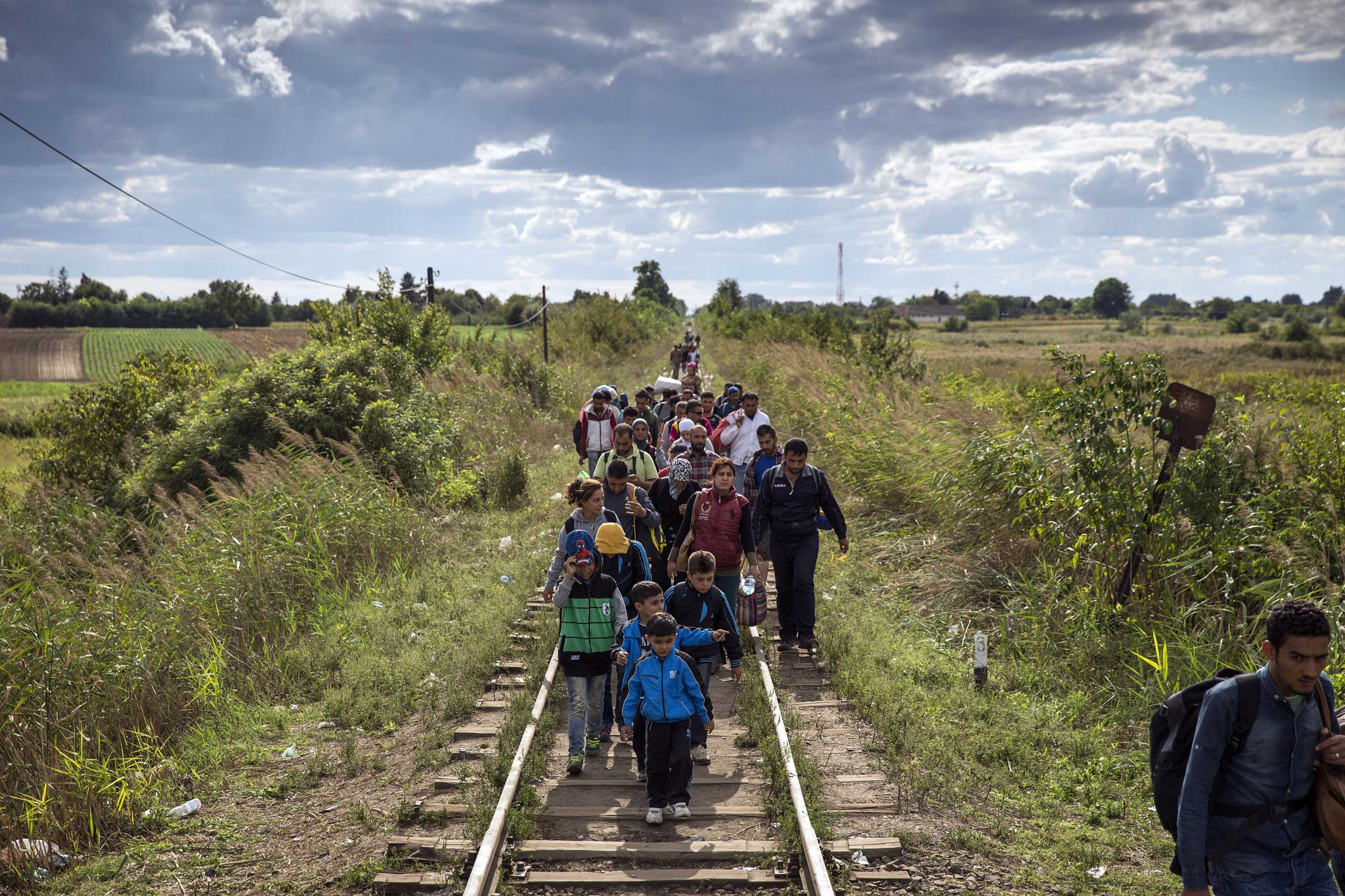 Σοβαρό ρήγμα στο εσωτερικό της ΕΕ για πρόσφυγες-μετανάστες: 5 κράτη κλείνουν τα σύνορά τους – Τι λέει ο Τουσκ