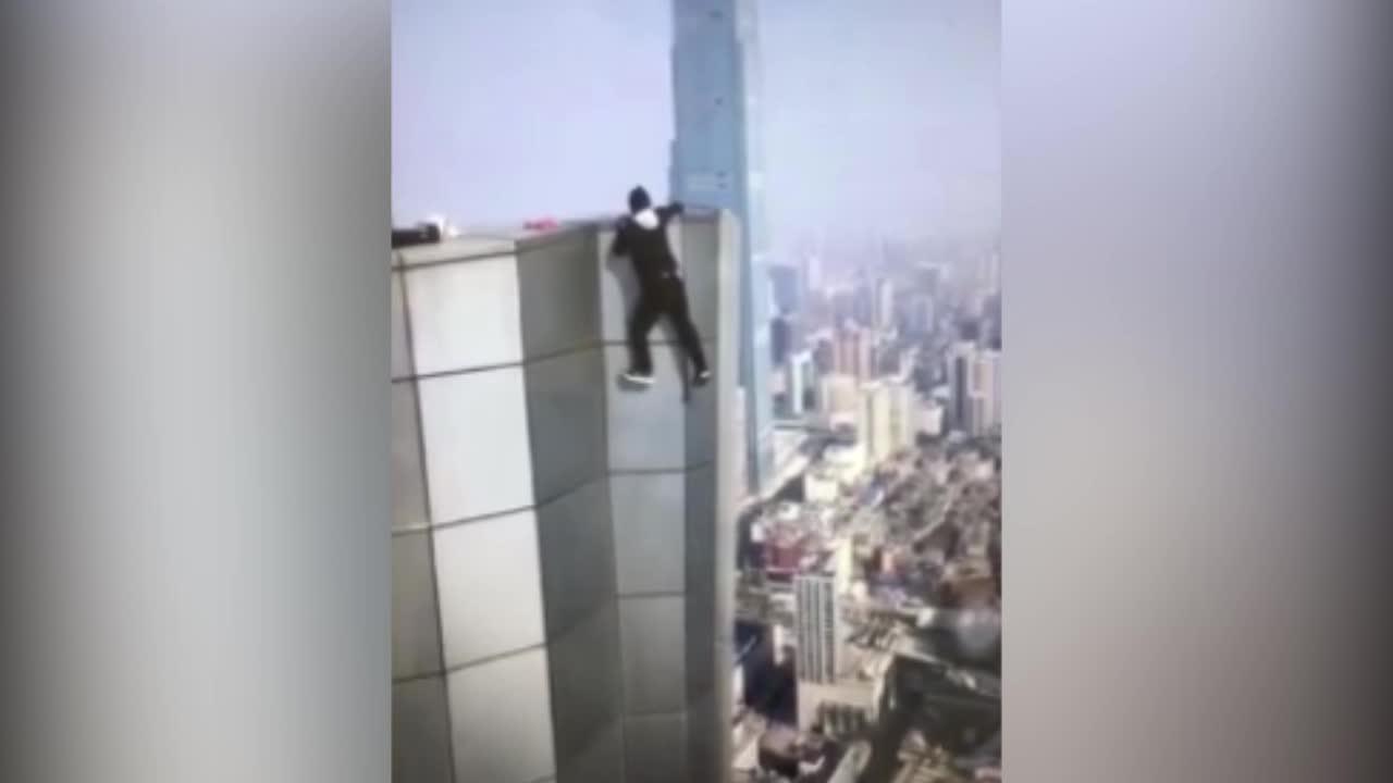 26χρονος κατέγραψε το θάνατο του από ουρανοξύστη! (βίντεο)