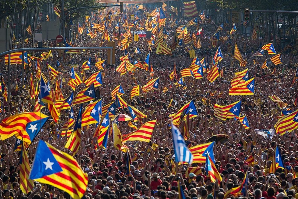 Διχασμένοι πάνε στις κάλπες οι καταλανοί αυτονομιστές