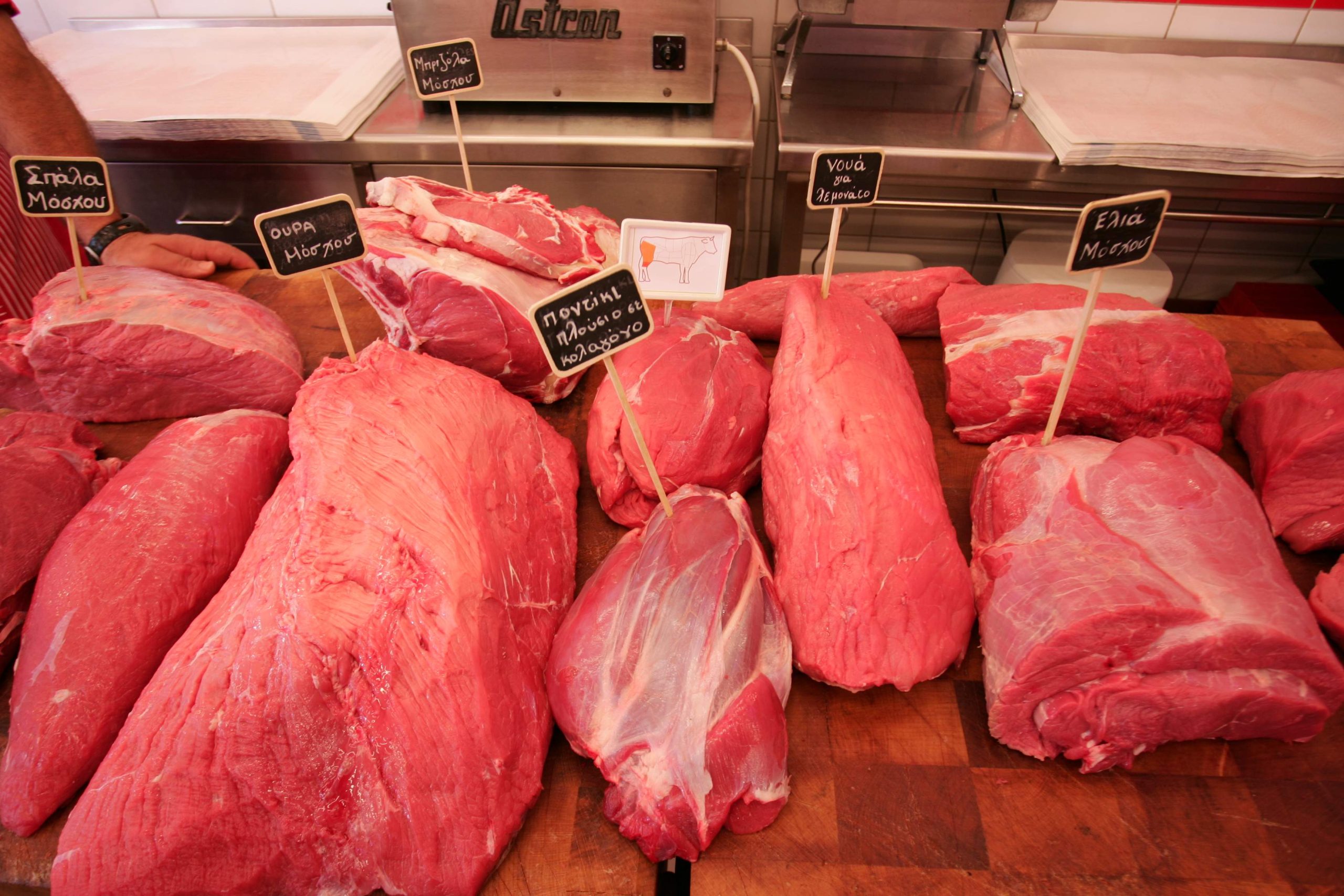 Εντοπίστηκαν 420 κιλά ακατάλληλα κρέατα στον Πειραιά μετά από έλεγχο