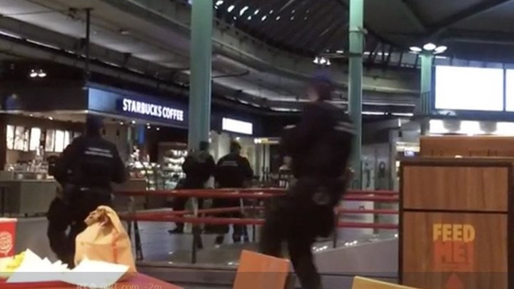 Ντοκουμέντο:  Η στιγμή που οι αστυνομικοί πυροβολούν τον ένοπλο στο αεροδρόμιο του Άμστερνταμ (βίντεο)