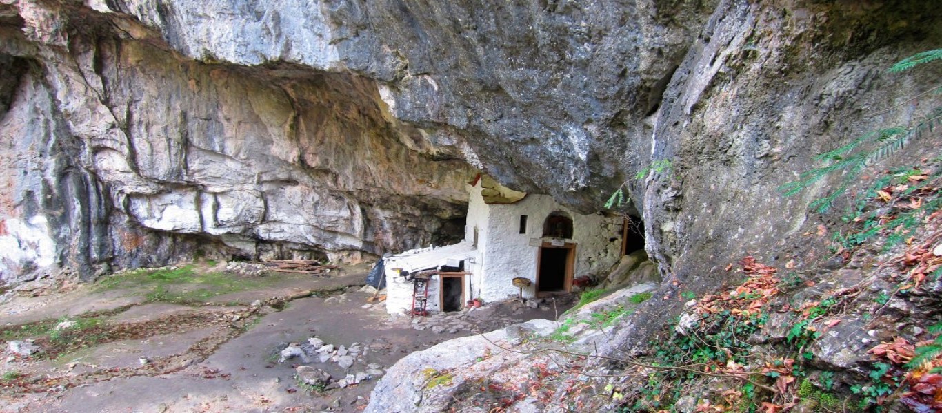 Άγιον Όρος: Τα μοναδικά και μυστηριώδη σπήλαια του (βίντεο)