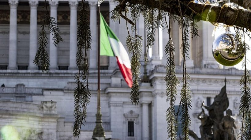 Η Ρώμη ζητά αποζημίωση για το χριστουγεννιάτικο δέντρο που θυμίζει βουρτσάκι τουαλέτας