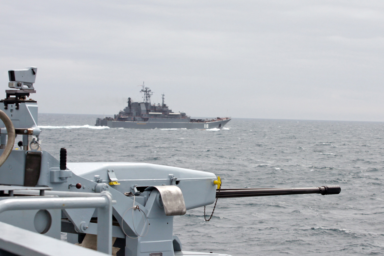 Συνοδεία πλοίων του βρετανικού Βασιλικού Ναυτικού το ρωσικό «Admiral Gorshkov» στην Βόρεια Θάλασσα