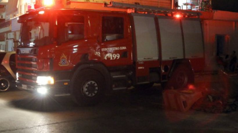 Χάος στη Σταδίου: Πήραν φωτιά σκουπίδια σε απορριμματοφόρο