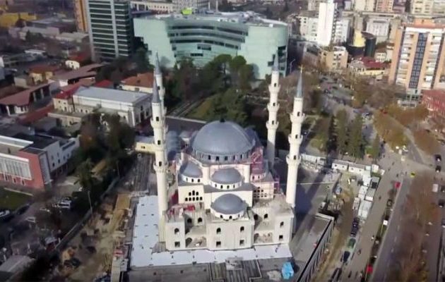 Οι Τούρκοι κατασκευάζουν τζαμί στα Τίρανα και το… διαφημίζουν (βίντεο)