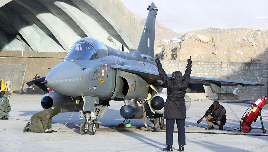 Η ινδική αεροπορία ζητά μαχητικά Tejas MK1A – Στον αέρα η προμήθεια F-16 και Gripen; (βίντεο)