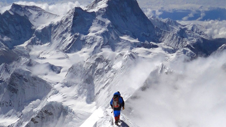 Απαγορεύονται οι μοναχικοί ορειβάτες στο Έβερεστ