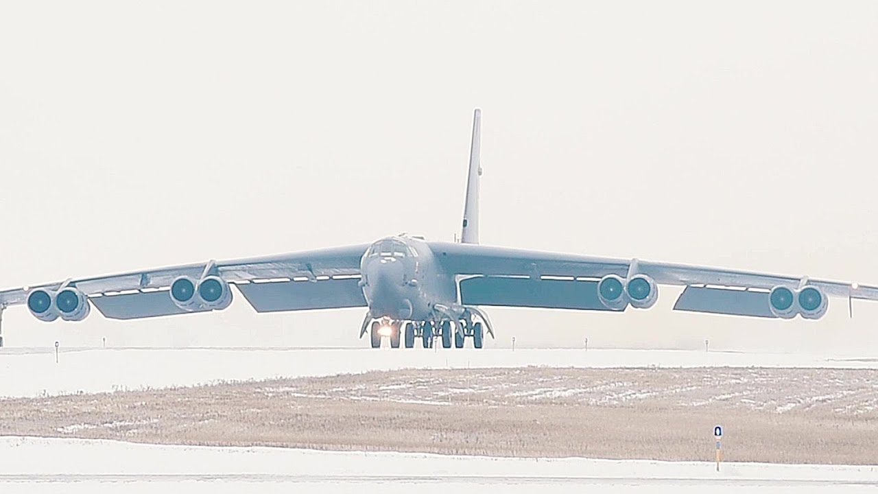 Global Thunder 2017: Απογείωση B-52 της USAF σε πολικές θερμοκρασίες (βίντεο)