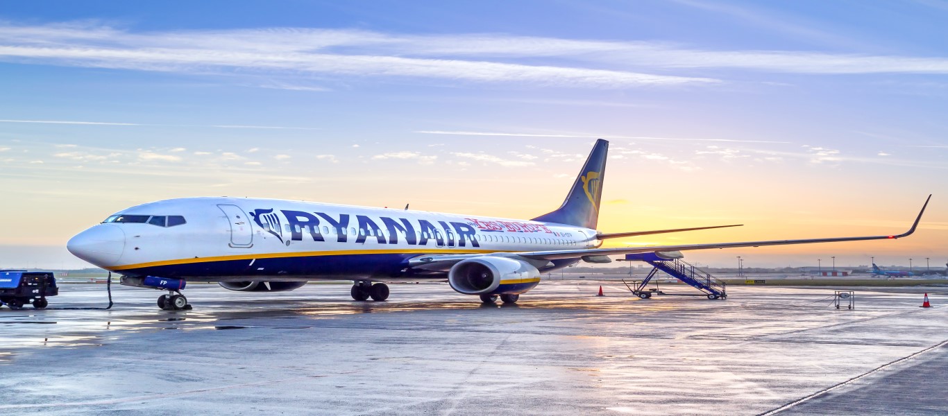 Ισπανία: Πολωνός επιβάτης της Ryanair βγήκε από την έξοδο κινδύνου του αεροπλάνου! (βίντεο)