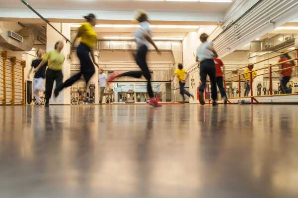 Πόση γυμναστική χρειαζόμαστε για να κάψουμε ένα σουβλάκι αλλά και άλλα παχυντικά φαγητά; (φωτό)