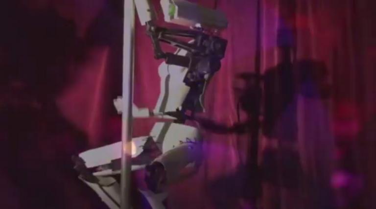 Ρομπότ-στριπτιζέζ σε νυχτερινό κέντρο στο Λας Βέγκας! (βίντεο)
