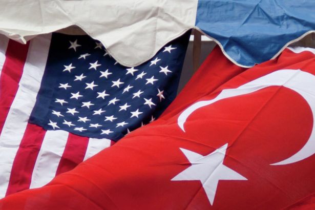 ΗΠΑ και Τουρκία ανταλλάσσουν ταξιδιωτικές οδηγίες η μία κατά της άλλης – Πού θα οδηγήσει αυτή η περίεργη σχέση;