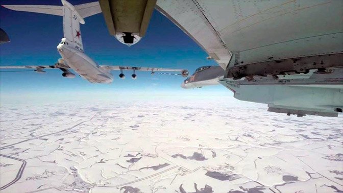 Ρωσία: Εναέριος ανεφοδιασμός Su-35S από Il-76 στα 6.000 μ.