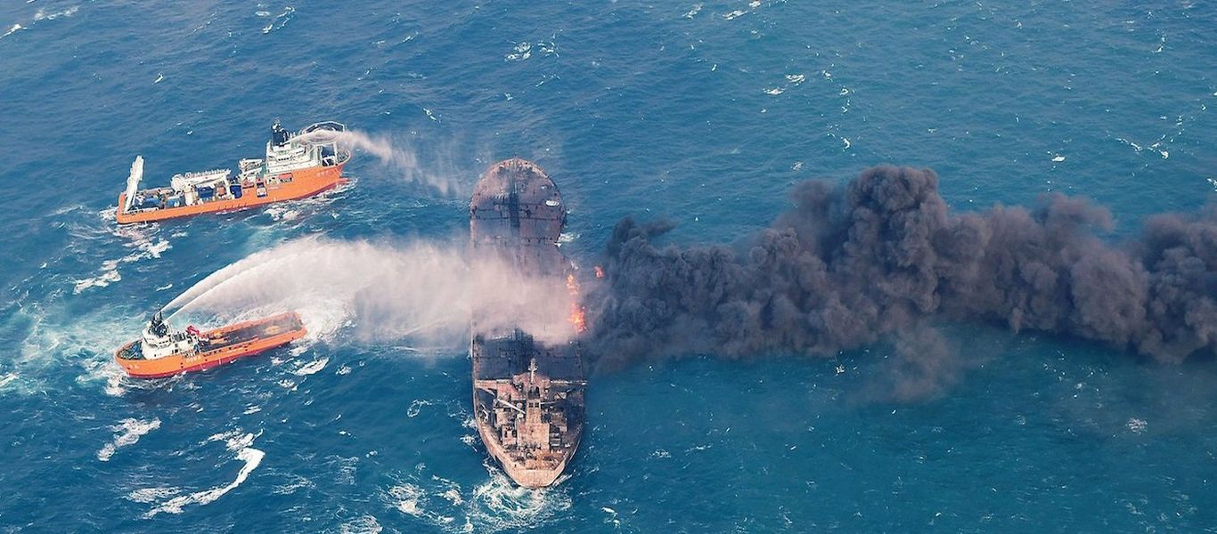 Κίνα: Μεγάλη οικολογική καταστροφή από το ναυάγιο του πετρελαιοφόρου – Σχηματίστηκαν δυο τεράστιες πετρελαιοκηλίδες