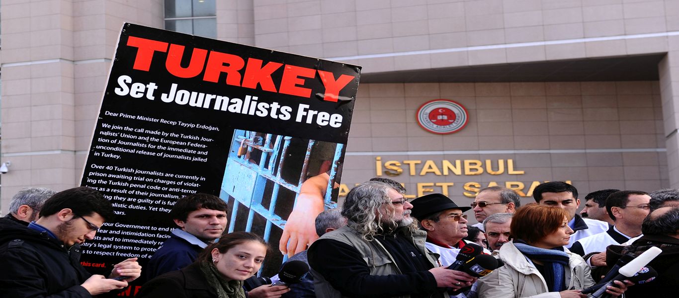 Τουρκία: Στο κυνήγι των… δημοσιογράφων – Νέες διώξεις και καταδίκες