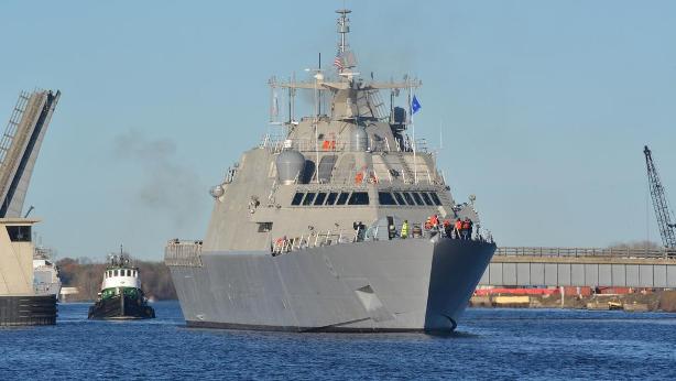 Το νεότερο σκάφος του αμερικανικού Ναυτικού «κόλλησε» εξαιτίας του… ψύχους (βίντεο)
