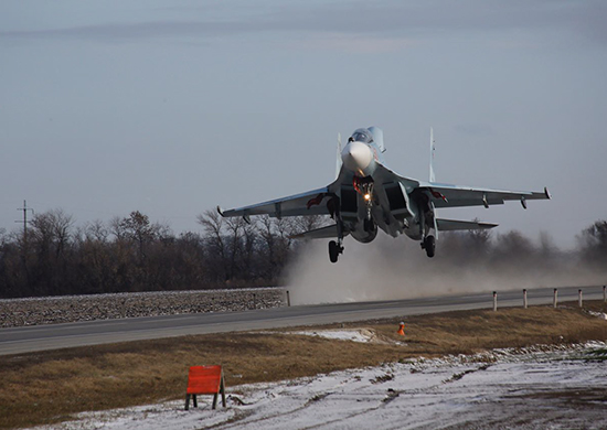 Αποπροσγειώσεις των Su-30M2 και Su-34 από χιονισμένους .. δρόμους (βίντεο)