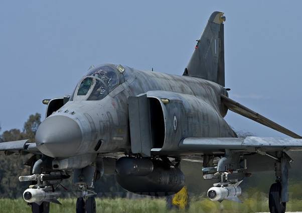 ‘Oταν τα ελληνικά F-4E έκαναν «touch and go» στο τουρκικό αεροδρόμιο Cigli της Σμύρνης!