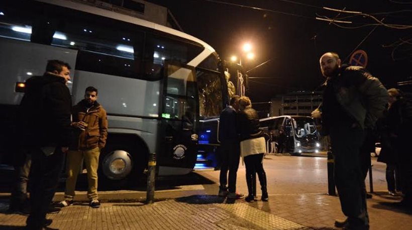 Αναρχικοί επιτέθηκαν σε λεωφορείο που πήγαινε στην Θεσσαλονίκη για το συλλαλητήριο υπέρ της Μακεδονίας!