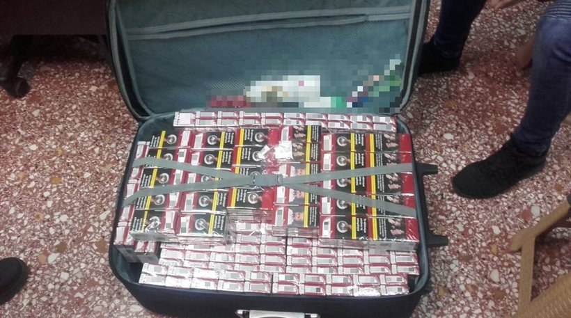 Μυτιλήνη: Συνελήφθη νεαρός που ταξίδευε με βαλίτσα γεμάτη λαθραία τσιγάρα