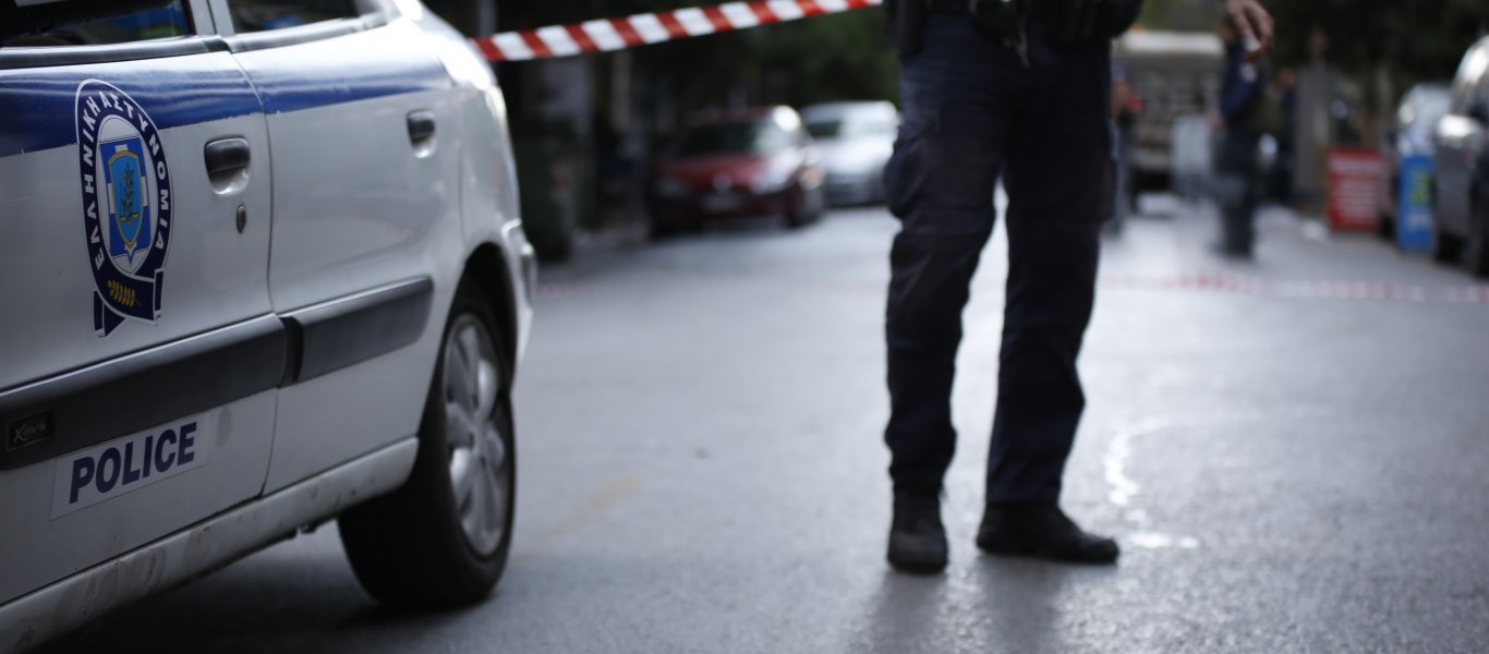 Καλογρέζα: Οδηγός σχολικού λεωφορείου κλείδωσε τον 11χρονο γιο του στο μπαλκόνι – Έβγαλε και την σύζυγό του μετά!