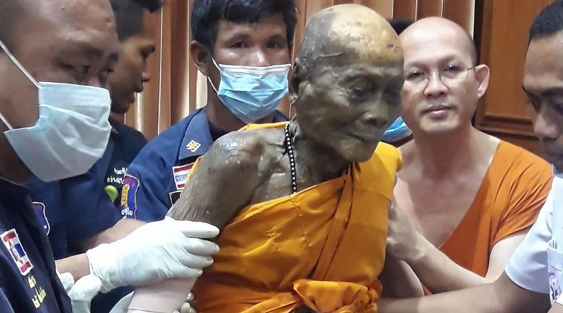 Απίστευτο: Βουδιστής μοναχός «χαμογελά» δύο μήνες μετά τον θάνατό του! (φωτό)