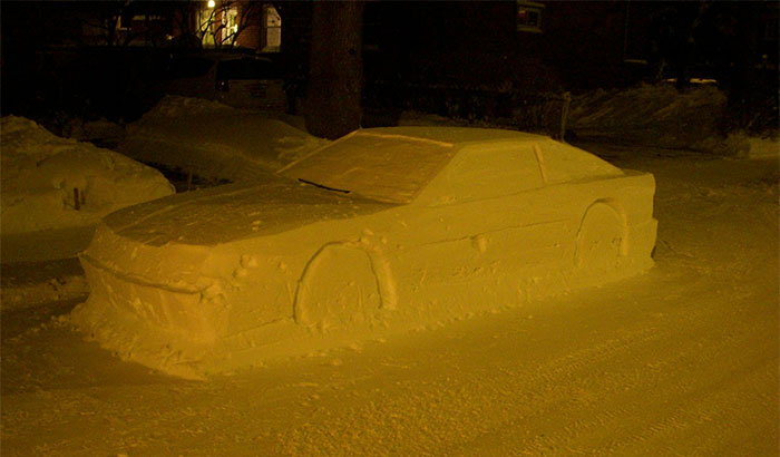 Καναδάς: Έφτιαξαν αυτοκίνητο από χιόνι και η αστυνομία θα έδινε κλήση (φωτό)