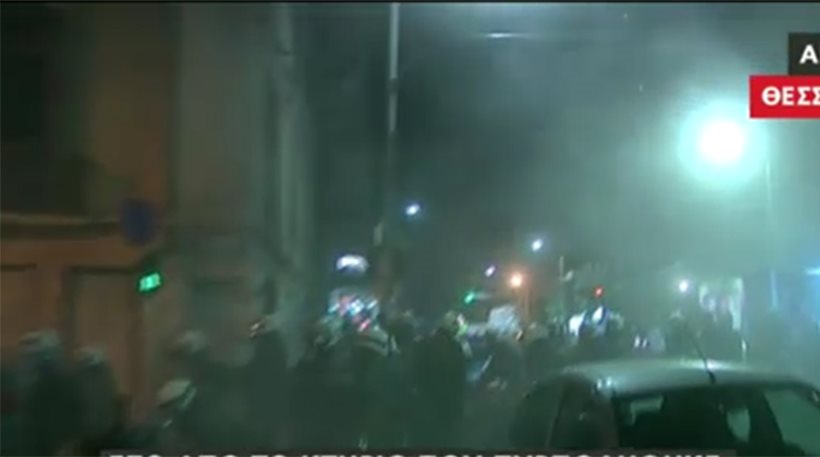 Θεσσαλονίκη: Ένταση από επεισόδια αντιεξουσιαστών με ΜΑΤ (βίντεο)