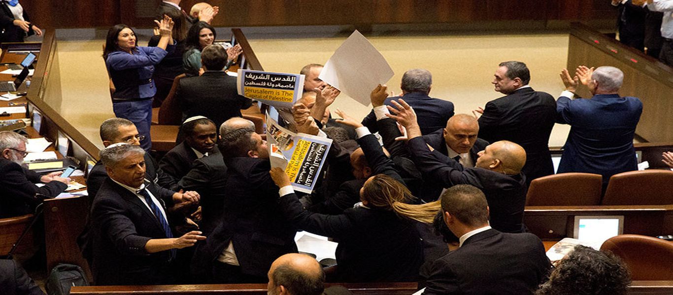 Ένταση στην ομιλία του Μ. Πενς στο Ισραηλινό κοινοβούλιο – Πλακάτ υπέρ της Παλαιστίνης από βουλευτές (βίντεο)