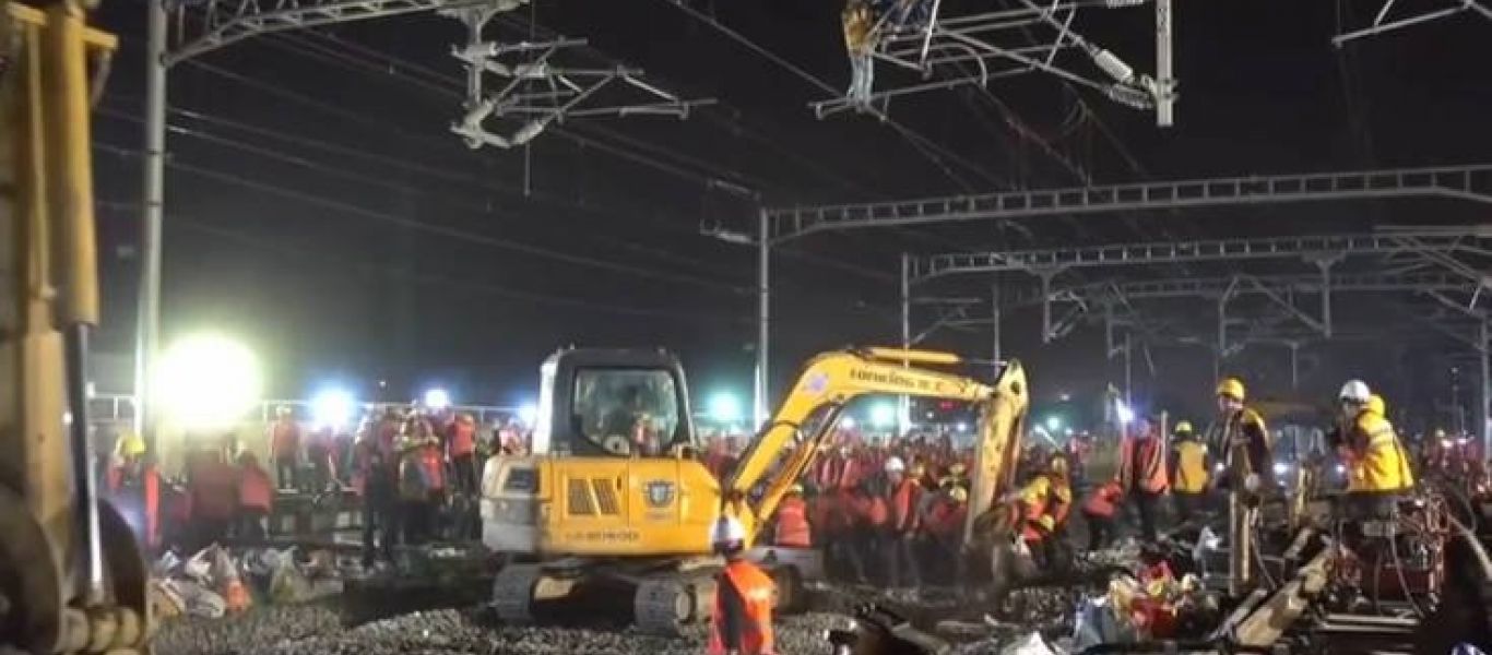 Εργάτες ολοκληρώνουν σιδηροδρομική γραμμή στη Κίνα μέσα σε 9 ώρες! (φωτό)