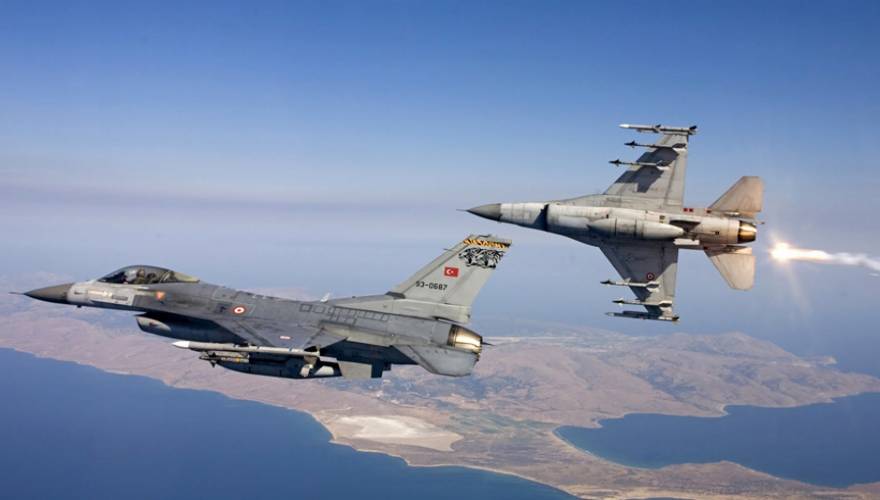 Aεροπορικά πλήγματα κατά των κουρδικών δυνάμεων στο βόρειο Ιράκ από την Τουρκία
