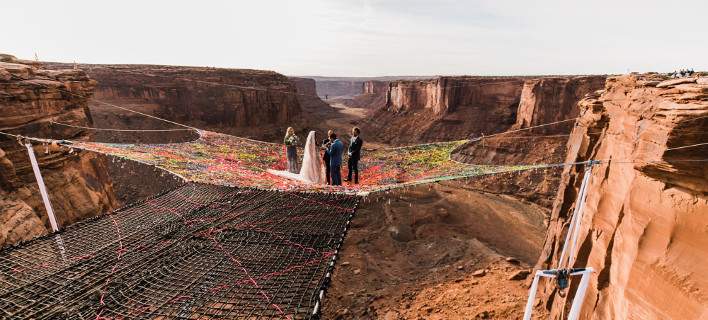 Φωτογραφίες: Ζευγάρι παντρεύτηκε σε ύψος 120 μέτρων και έγινε viral!