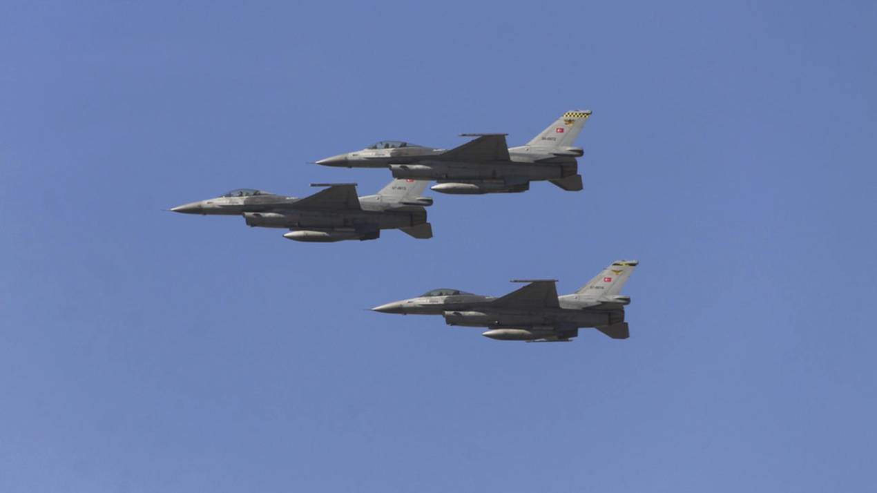 35 παραβιάσεις και μια εικονική αερομαχία από τουρκικά μαχητικά στον ελληνικό χώρο