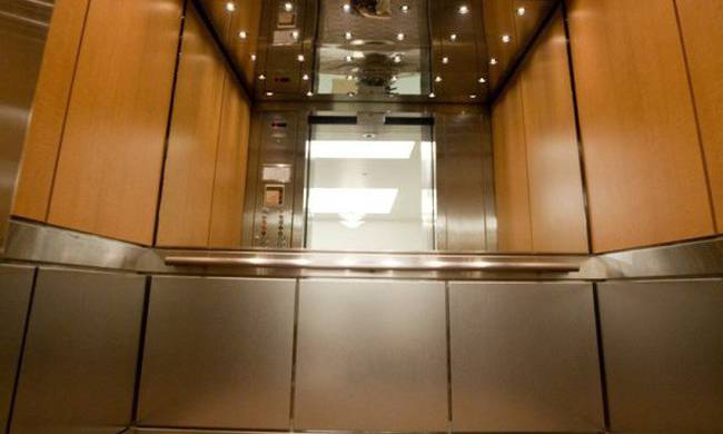Το είχατε σκεφτεί ποτέ; Γιατί οι ανελκυστήρες έχουν καθρέπτες