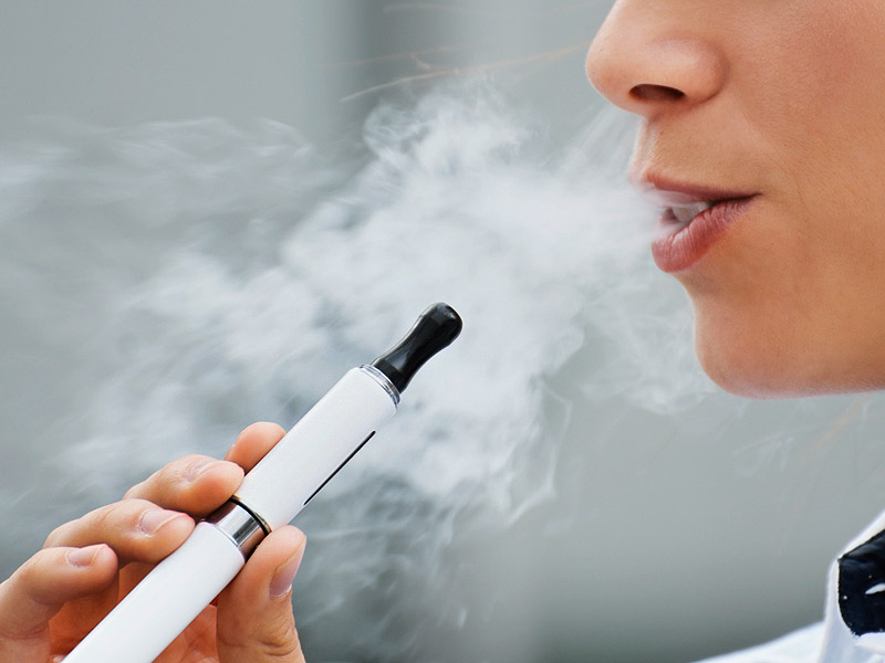 Ατμίζετε; – Επιστήμονες προειδοποιούν για καρκίνο με το ηλεκτρικό τσιγάρο!
