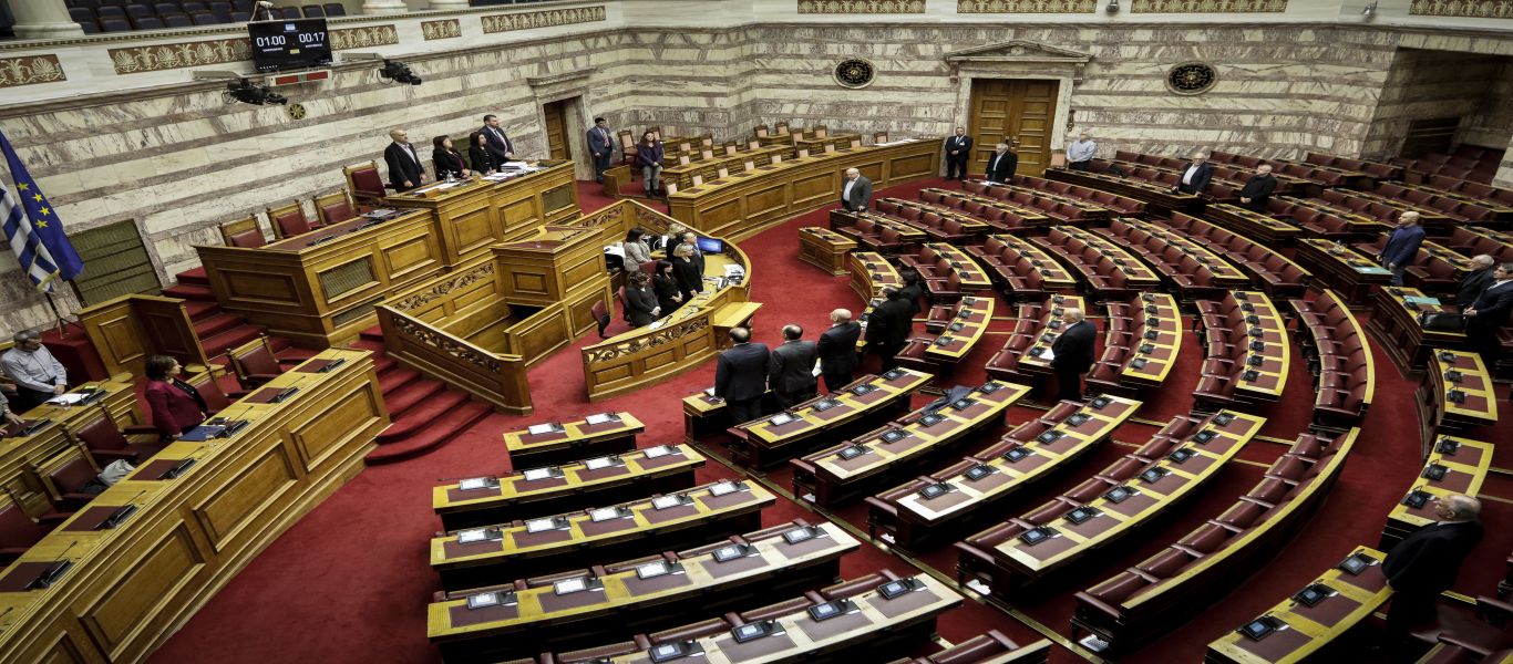 Μόλις 27 βουλευτές στην Ολομέλεια της Βουλής και στο ενός λεπτού σιγή για τους νεκρούς των Ιμίων