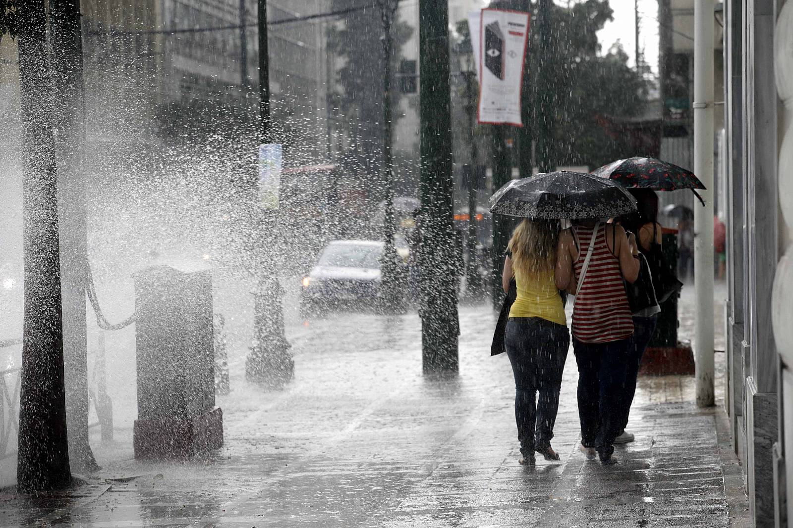 ΕΜΥ: Αλλάζει ο καιρός το Σαββατοκυρίακο- Έκτακτο δελτίο για βροχές και καταιγίδες