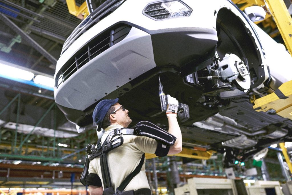 Εργοστάσιο της Ford  γίνεται το Πρώτο στον Κόσμο που Ενσωματώνει Στολές ‘Iron Man’