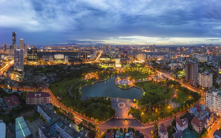 Η μαγευτική πρωτεύουσα του Βιετνάμ που συνδυάζει στοιχεία της Ανατολής και της Δύσης (φώτο)