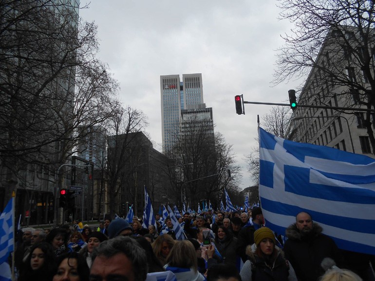 Φρανκφούρτη: Συλλαλητήριο χιλιάδων ομογενών για τη Μακεδονία