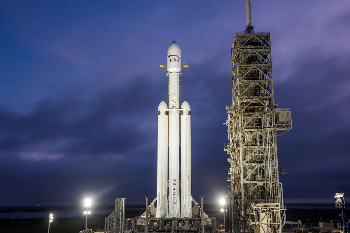 Εκτοξεύτηκε εν μέσω αλαλαγμών και πανηγυρισμών ο Falcon Heavy για τον πλανήτη Άρη (βίντεο)