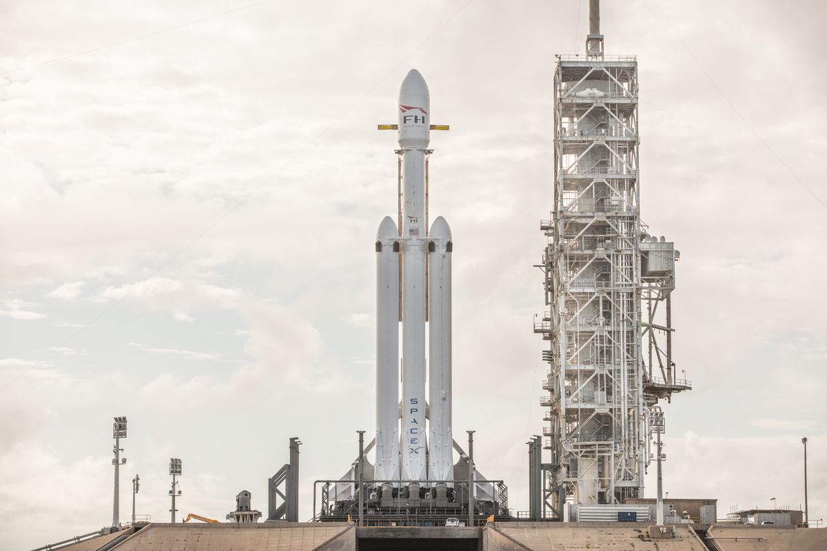 Σήμερα η εκτόξευση του «Falcon Heavy» του Έλον Μασκ για τον … Άρη – Ο ισχυρότερος πύραυλος της ανθρωπότητας (βίντεο)