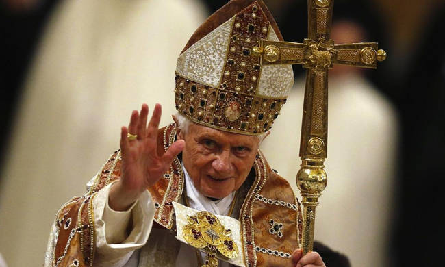 Πεθαίνει ο πρώην Πάπας Βενέδικτος: «Ετοιμάζομαι για το ταξίδι προς τον Οίκο»