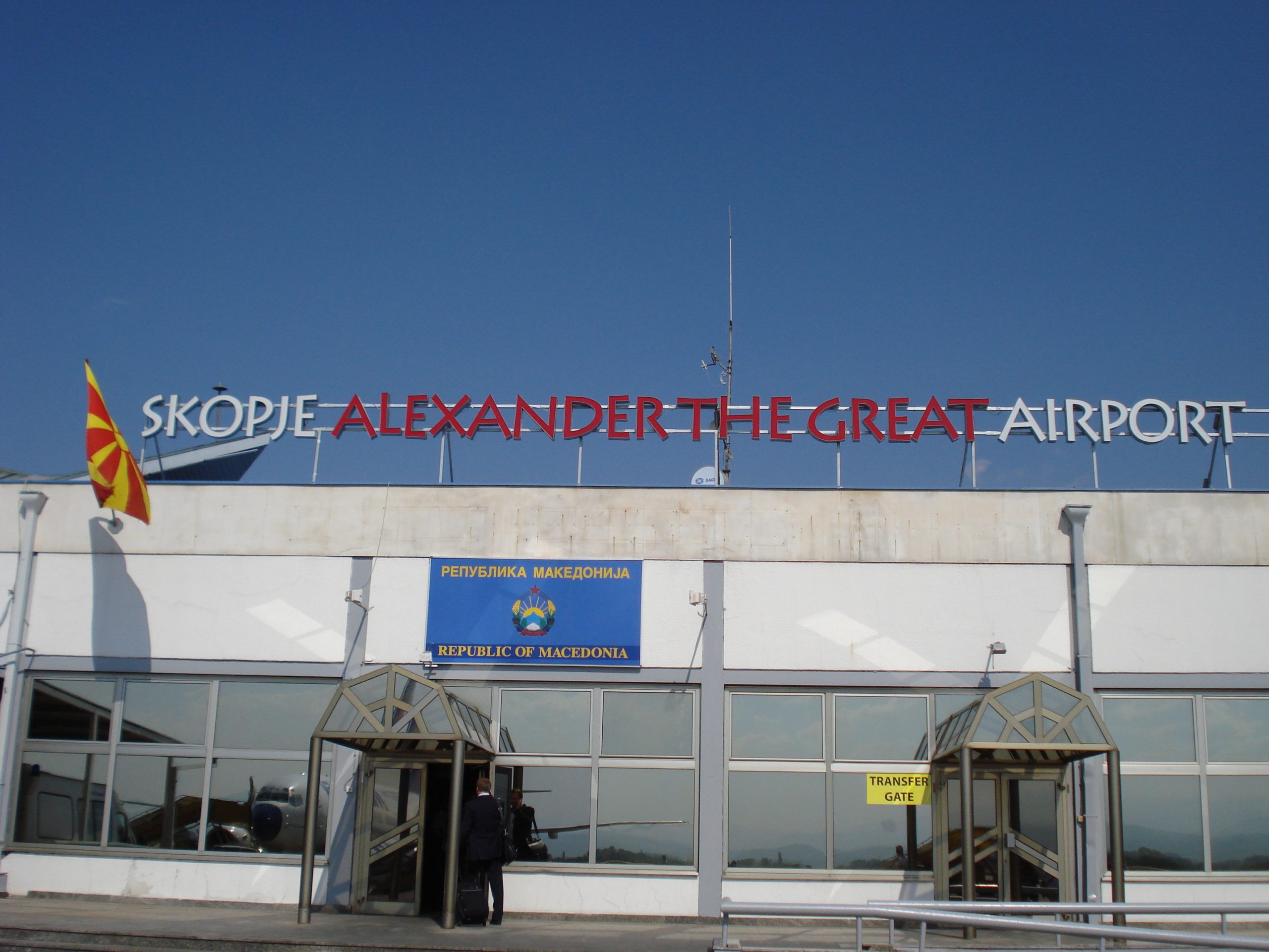 Σκόπια: Εντός ημερών η τοποθέτηση των πινακίδων με τα νέα ονόματα του αεροδρομίου και του αυτοκινητόδρομου