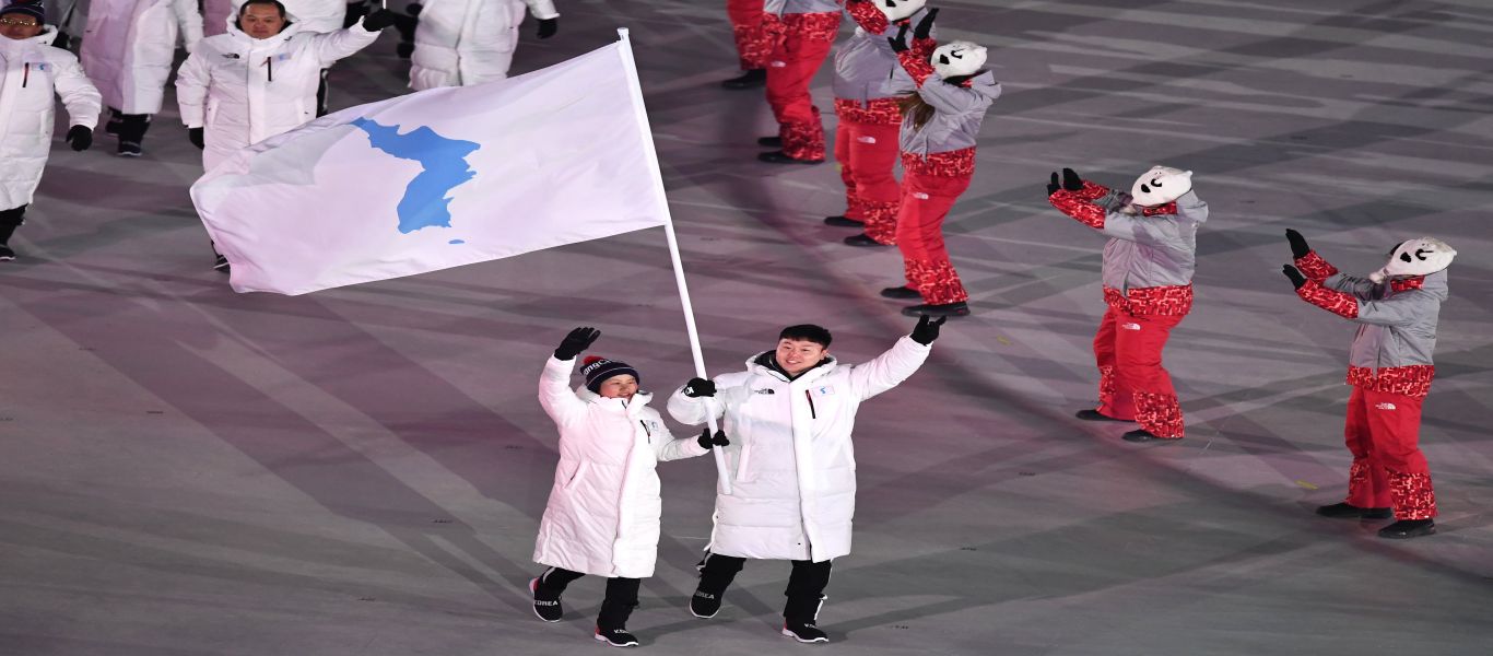 Η ιστορική στιγμή που η Κορέα παρελαύνει «ενωμένη» στους Χειμερινούς Ολυμπιακούς Αγώνες! (φωτό)