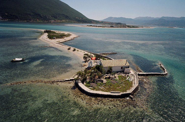 Αυτό είναι το επίπεδο, παραδεισένιο ελληνικό νησί που είναι όλο… παραλία (βίντεο)